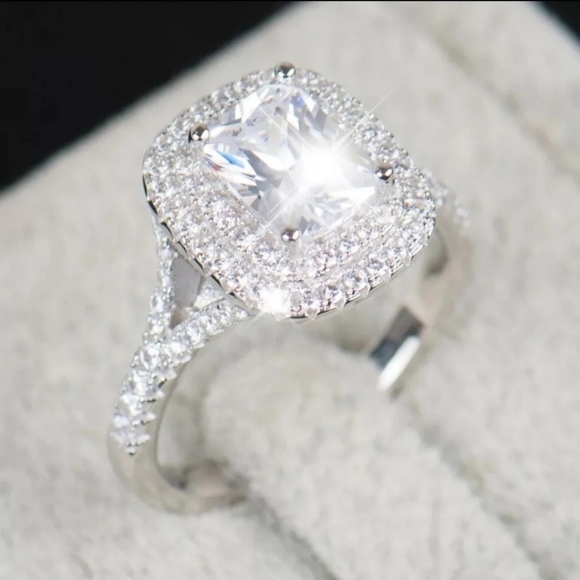 Diamond Engagement Ring. S7 - Picture 2 of 7